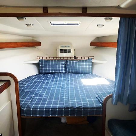 Cozy Private Two Rooms Yacht In Barcelona With Free Parking Sant Adrià de Besòs Kültér fotó