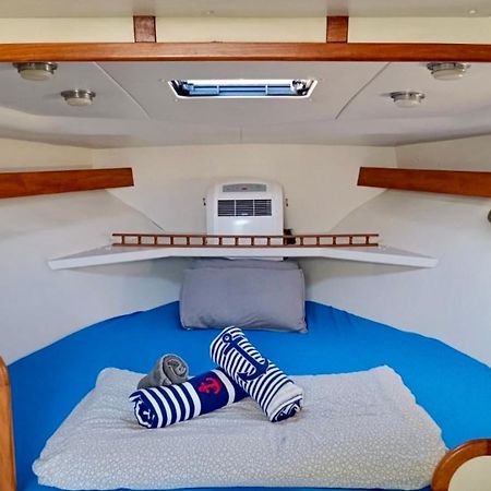 Cozy Private Two Rooms Yacht In Barcelona With Free Parking Sant Adrià de Besòs Kültér fotó