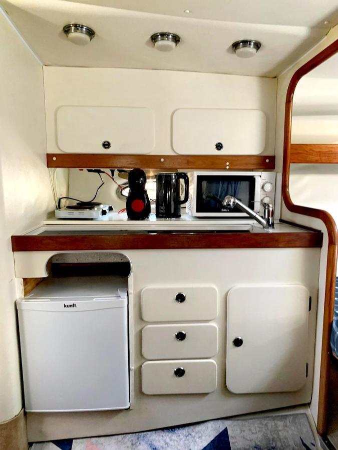 Cozy Private Two Rooms Yacht In Barcelona With Free Parking Sant Adrià de Besòs Kültér fotó